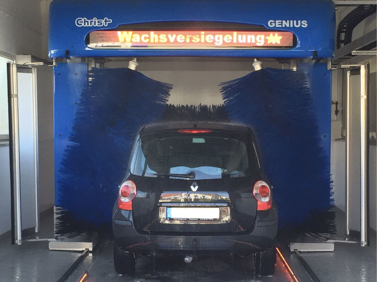 Autowaschanlage sowie Staubsauger